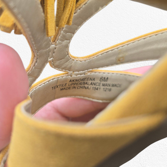 Anne Klein Noreen Golden Yellow Suede Tassel Flat Sandals Boho Chic Size 6 - Picture 14 of 15